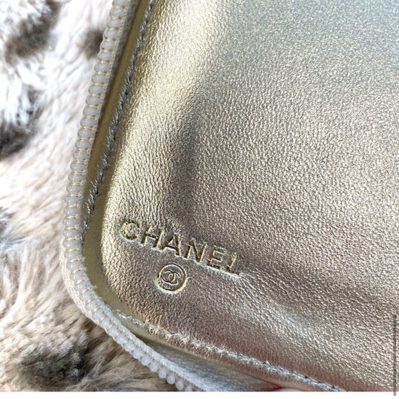 CHANEL ICON PATENT LEATHER ZIP AROUND ORGANIZER WALLET/ CLUTCH BAG - Picture 15 of 16